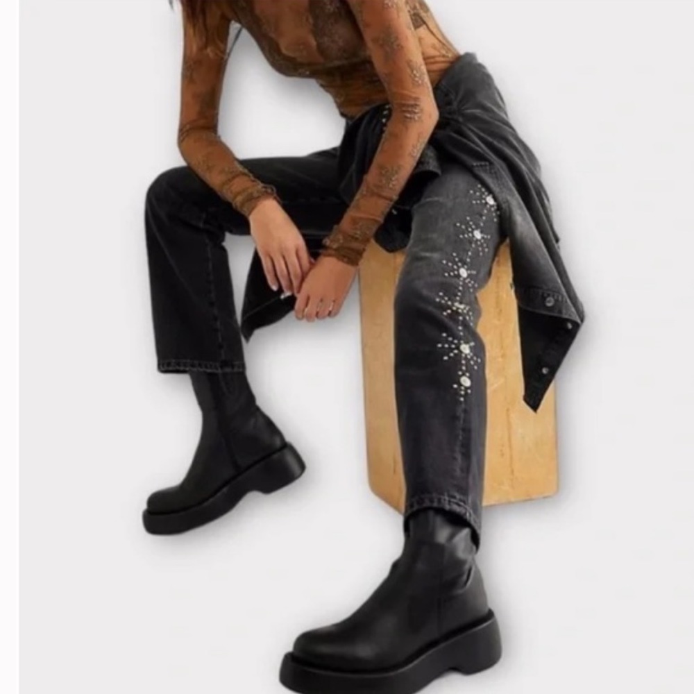 NWT Free People Cooper Studded Mid Rise Boyfriend Jeans Z140